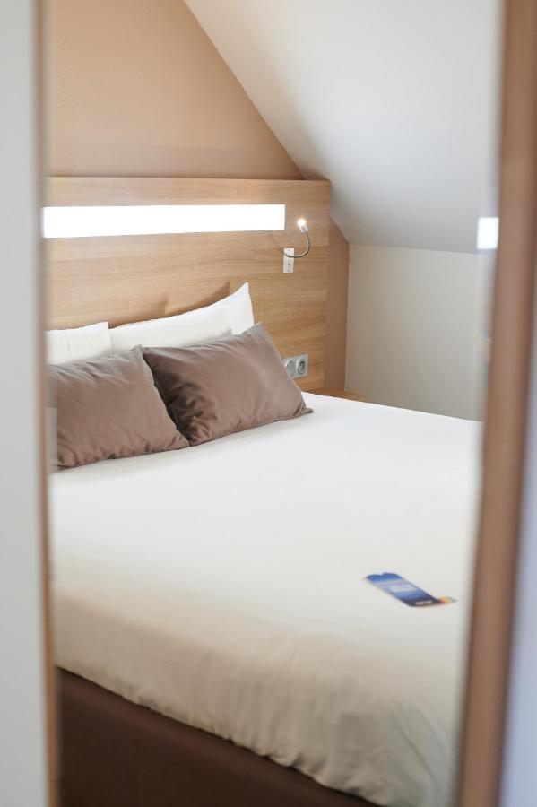 Kyriad Hotel Laval Laval  Kültér fotó