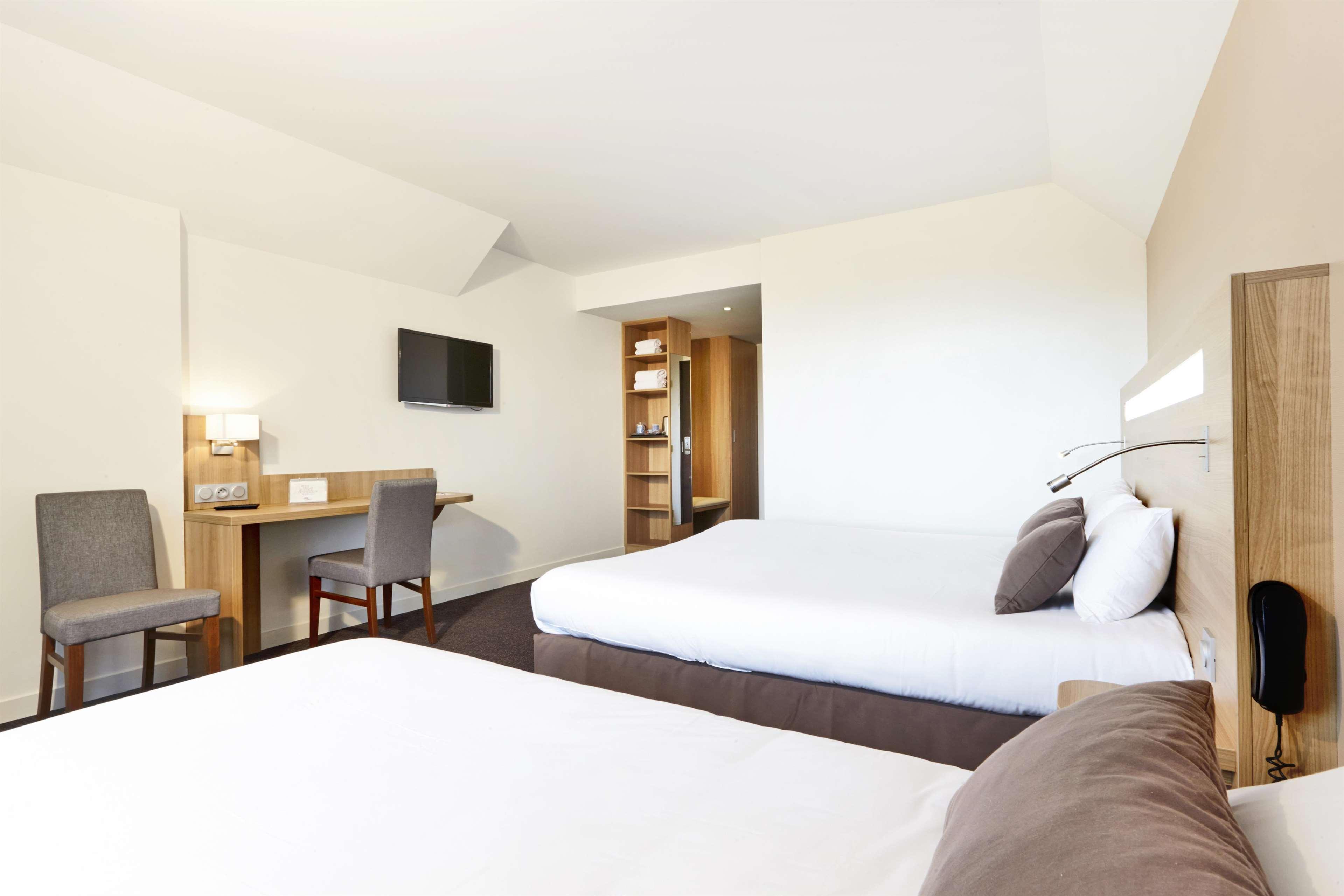 Kyriad Hotel Laval Laval  Kültér fotó
