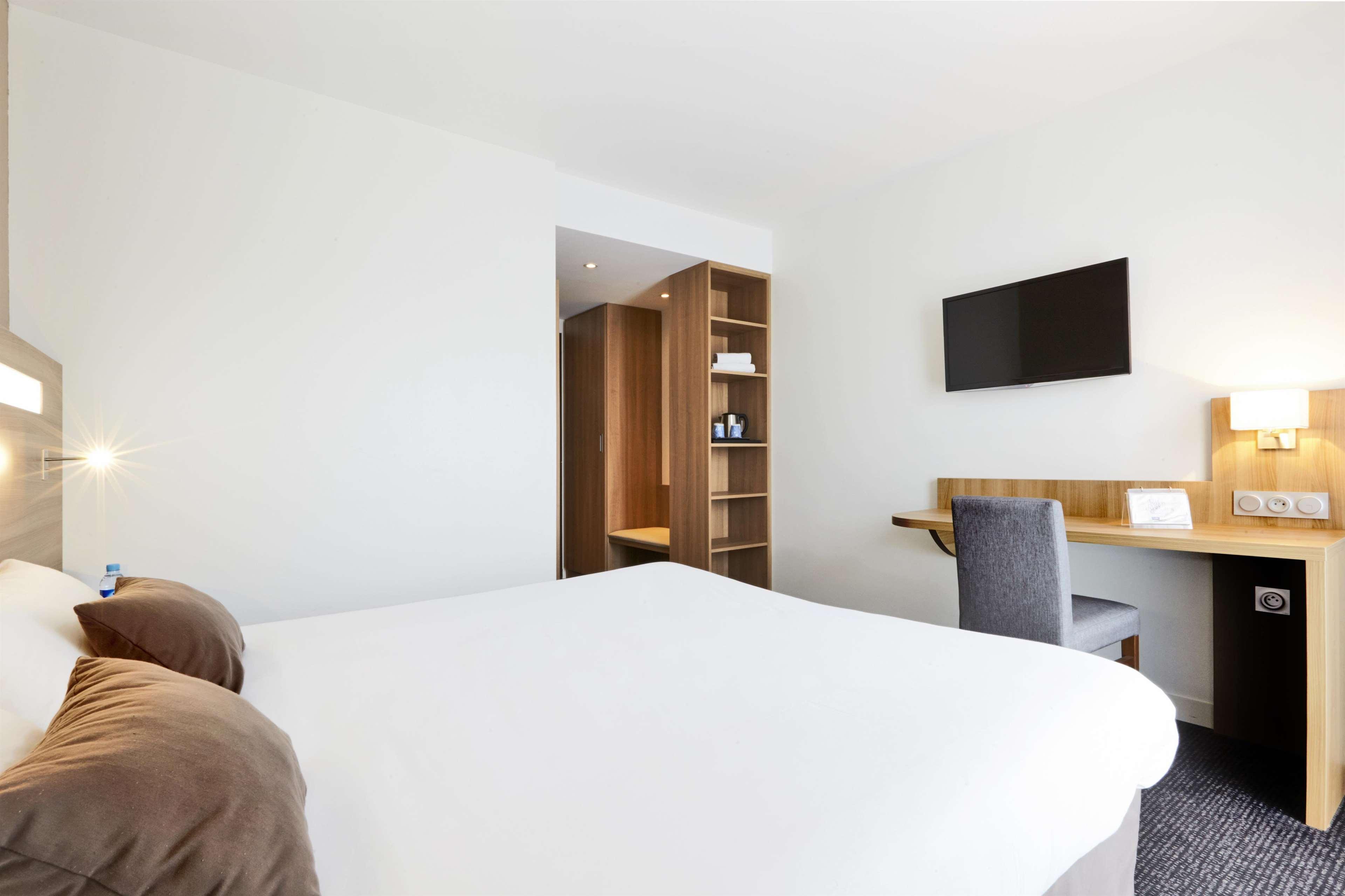 Kyriad Hotel Laval Laval  Kültér fotó