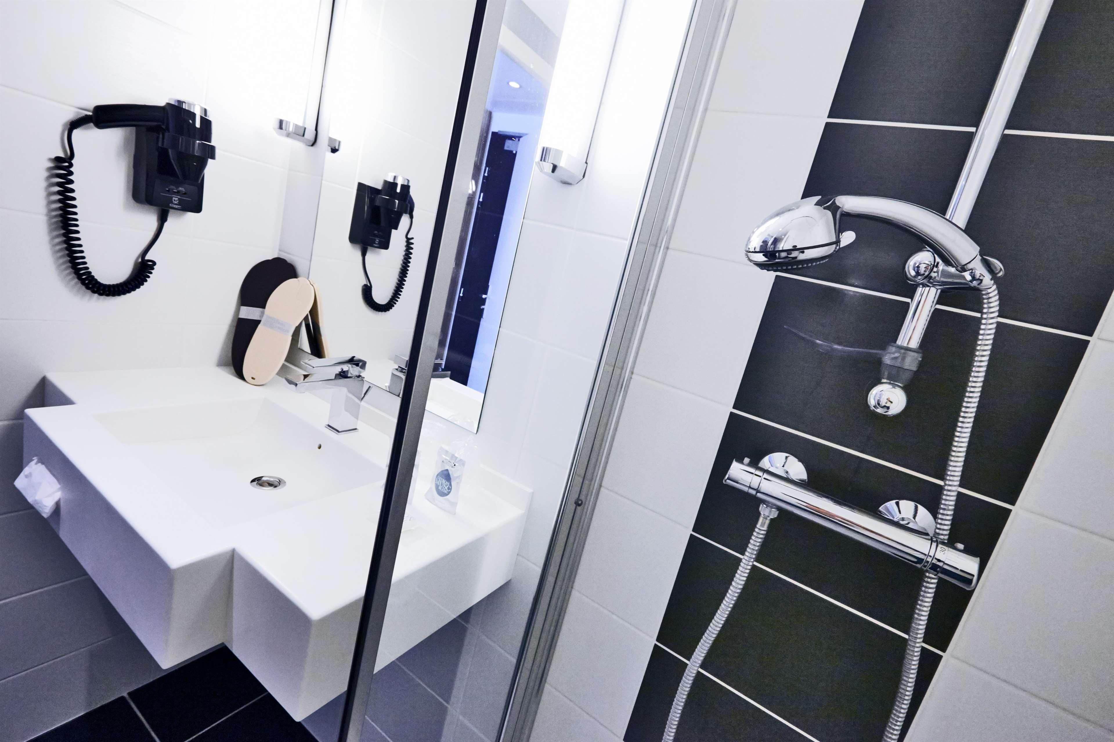 Kyriad Hotel Laval Laval  Kültér fotó