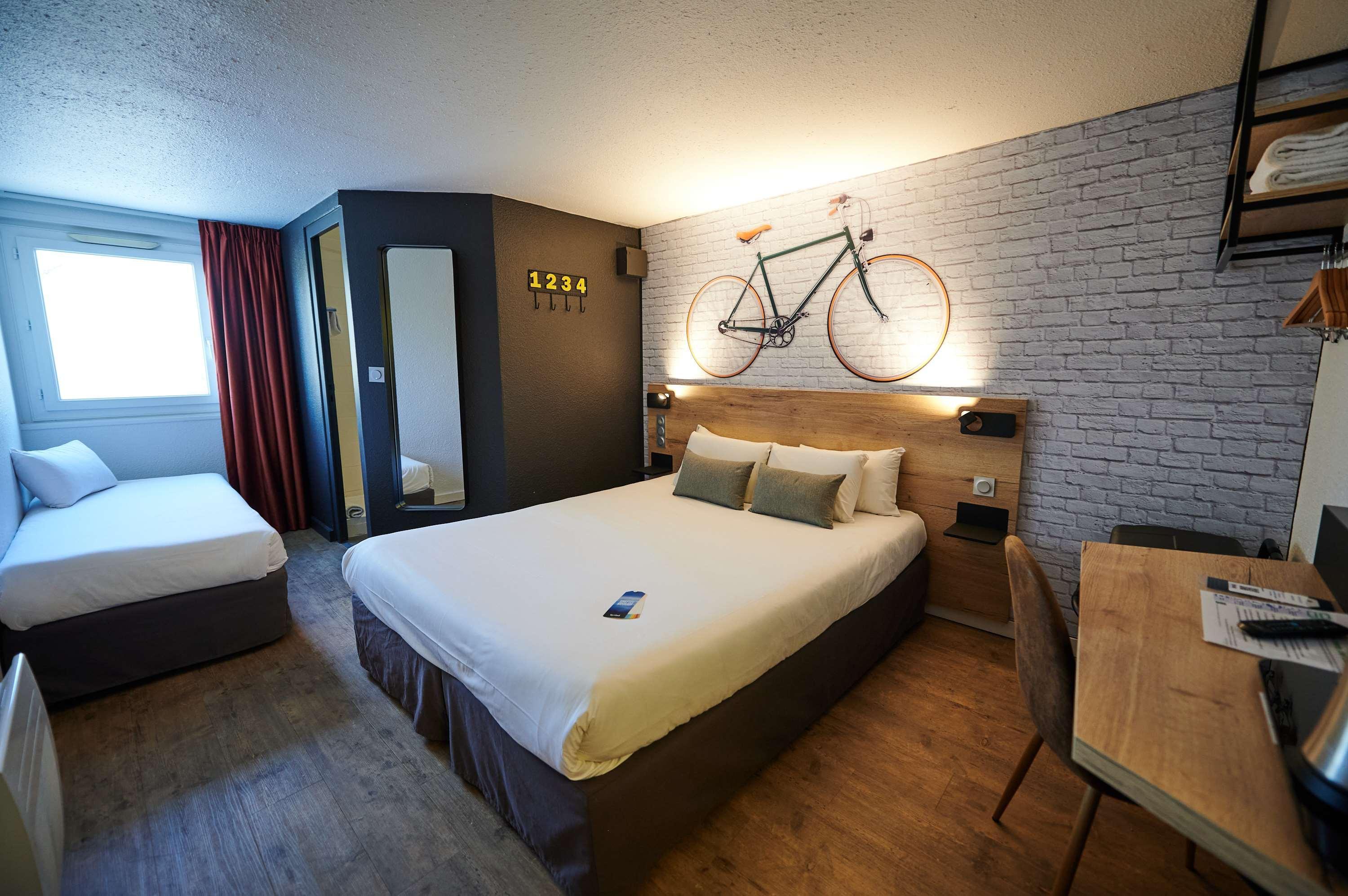 Kyriad Hotel Laval Laval  Kültér fotó